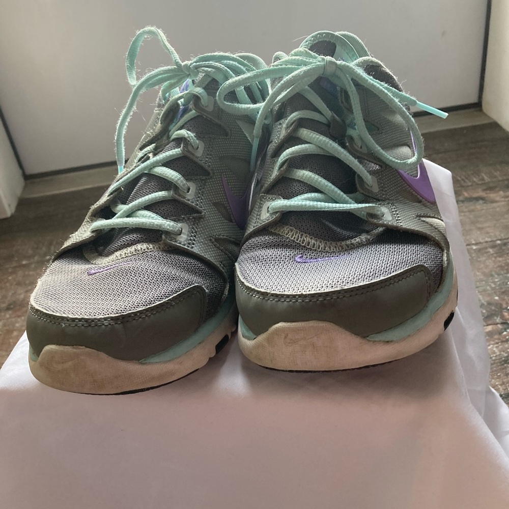 Nike Sneakers/Tennis Shoes. size 10 / Grey/Green/Blue - Picture 2 of 4